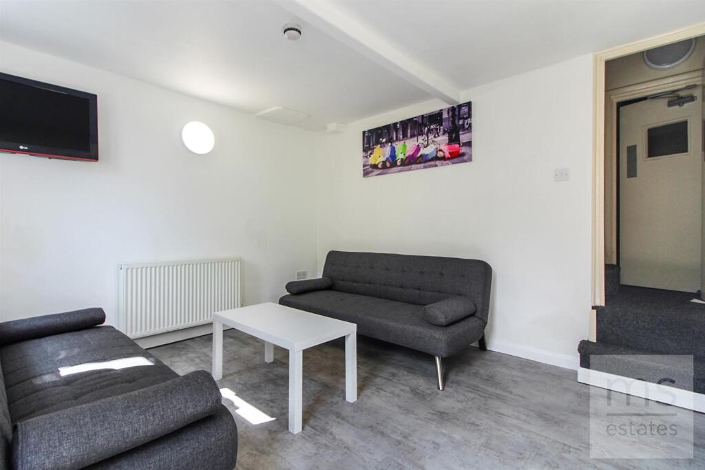 5 bed Mid Terraced House for rent in Nottingham. From M-S Estates - Nottingham 5 bed Mid Terraced House for rent in Nottingham. From M-S Estates - Nottingham