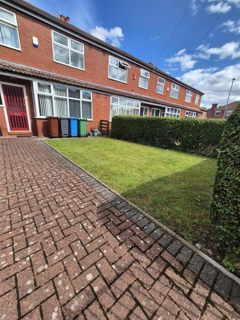 4 bed Mid Terraced House for rent in Manchester. From Main & Main - Heald Green