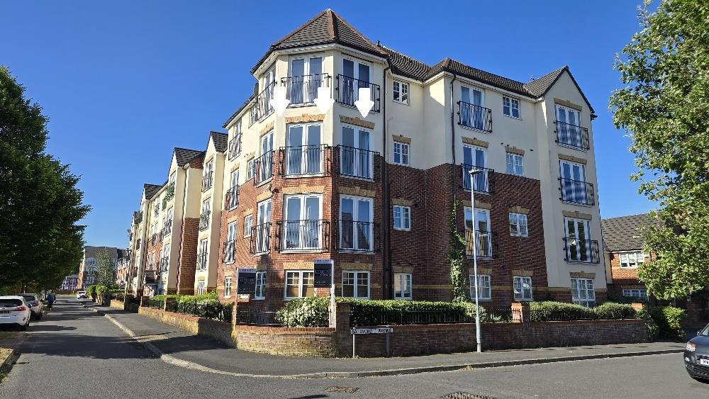 2 bed 1st Floor Flat for rent in Gatley. From Main & Main - Heald Green