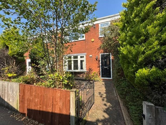 3 bed Mid Terraced House for rent in Cheadle Hulme. From Main & Main - Heald Green 3 bed Mid Terraced House for rent in Cheadle Hulme. From Main & Main - Heald Green