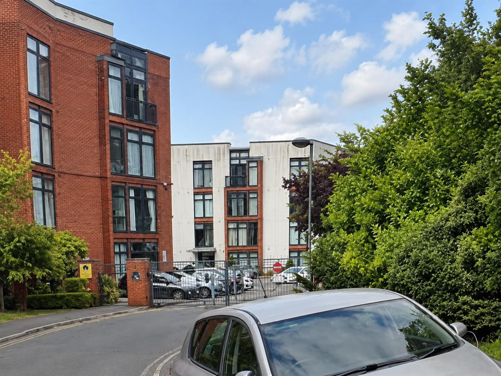2 bed 1st Floor Flat for rent in Gatley. From Main & Main - Heald Green