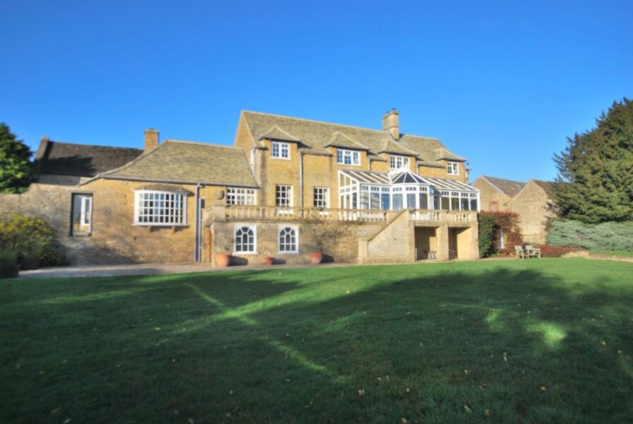 4 bed Farm House for rent in Sutton Benger. From Maison Let Ltd - MALMESBURY