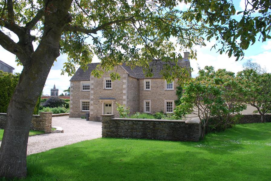 4 bed Farm House for rent in Shipton Moyne. From Maison Let Ltd - MALMESBURY 4 bed Farm House for rent in Shipton Moyne. From Maison Let Ltd - MALMESBURY
