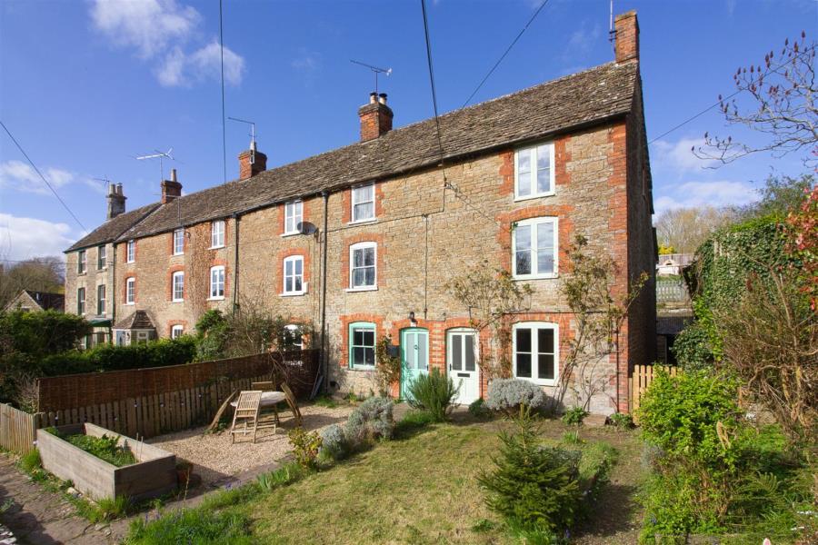 3 bed Mid Terraced House for rent in Malmesbury. From Maison Let Ltd - MALMESBURY