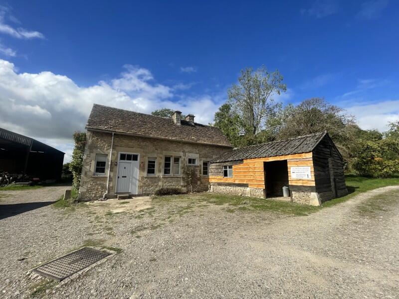 2 bed Cottage for rent in Biddestone. From Maison Let Ltd - MALMESBURY 2 bed Cottage for rent in Biddestone. From Maison Let Ltd - MALMESBURY