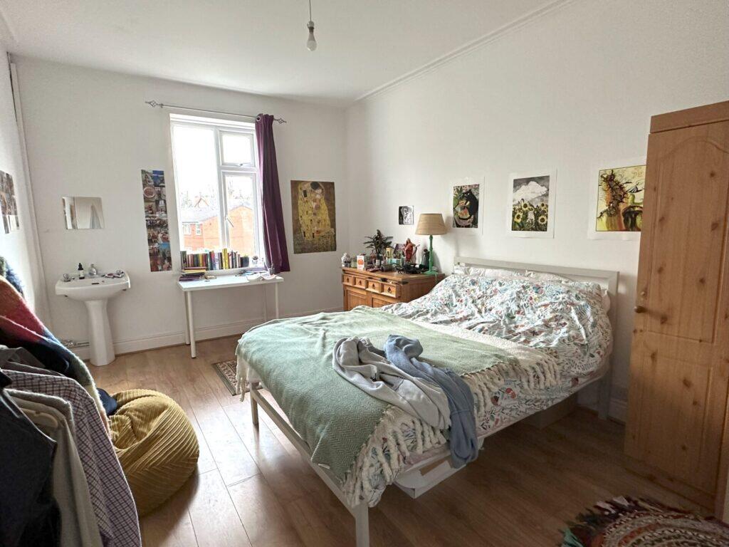 8 bed End of Terrace for rent in Gatley. From Manchester Rent A Home - Fallowfield