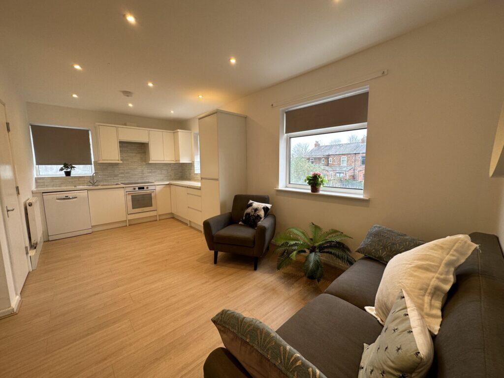 3 bed Apartment for rent in Gatley. From Manchester Rent A Home - Fallowfield