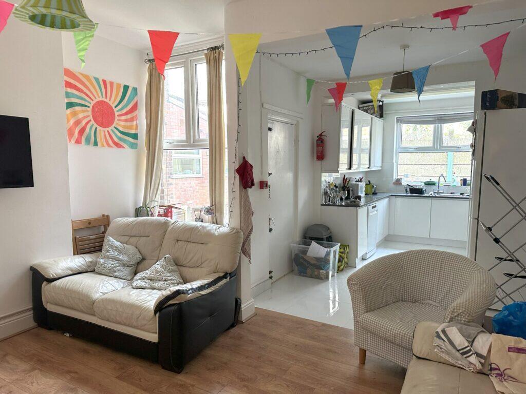 5 bed Semi Detached for rent in Manchester. From Manchester Rent A Home - Fallowfield 5 bed Semi Detached for rent in Manchester. From Manchester Rent A Home - Fallowfield