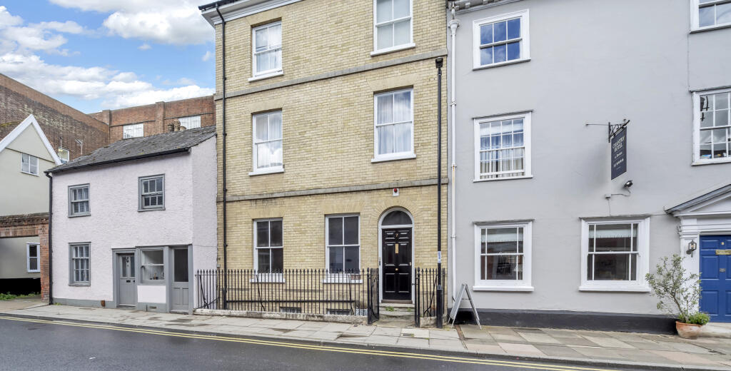 4 bed Mid Terraced House for rent in Bury St Edmunds. From Map Letting & Property Management - Bury St Edmunds