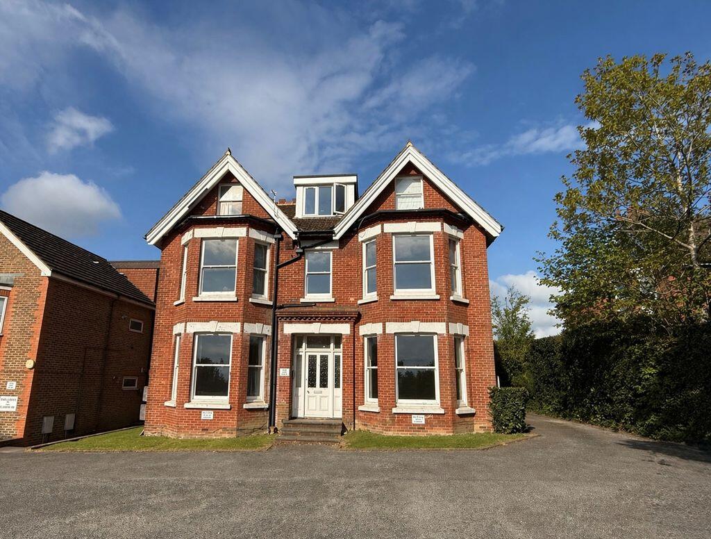 1 bed 1st Floor Flat for rent in Haywards Heath. From Marcus Grimes - Cuckfield