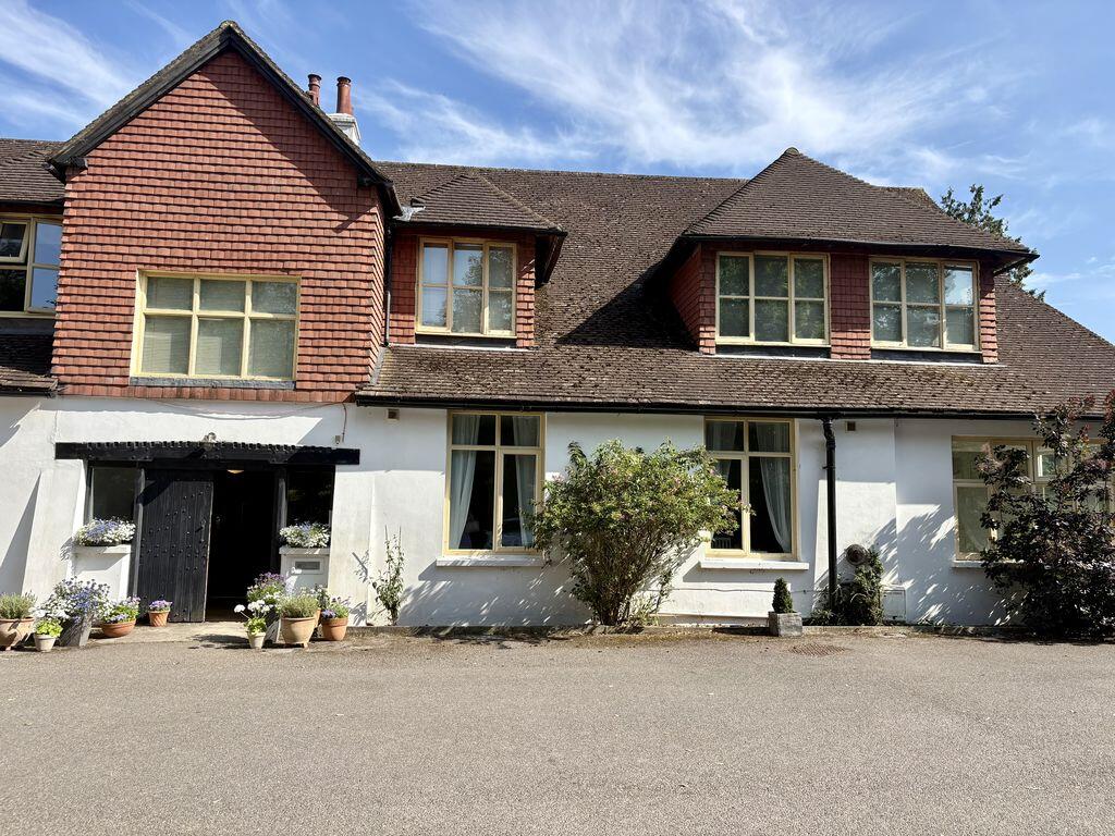 2 bed 1st Floor Flat for rent in Staplefield. From Marcus Grimes - Cuckfield