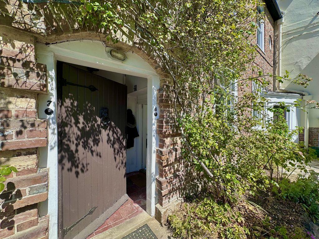 1 bed 1st Floor Flat for rent in Haywards Heath. From Marcus Grimes - Cuckfield