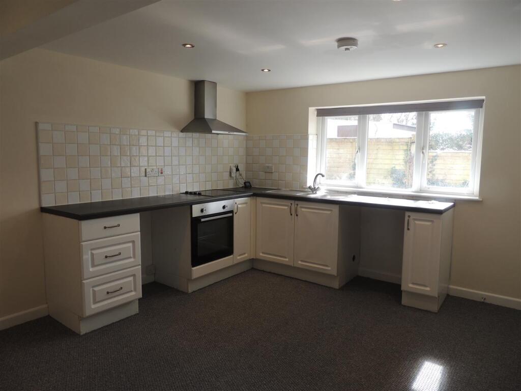 1 bed 1st Floor Flat for rent in St Austell. From May Whetter & Grose - St Austell
