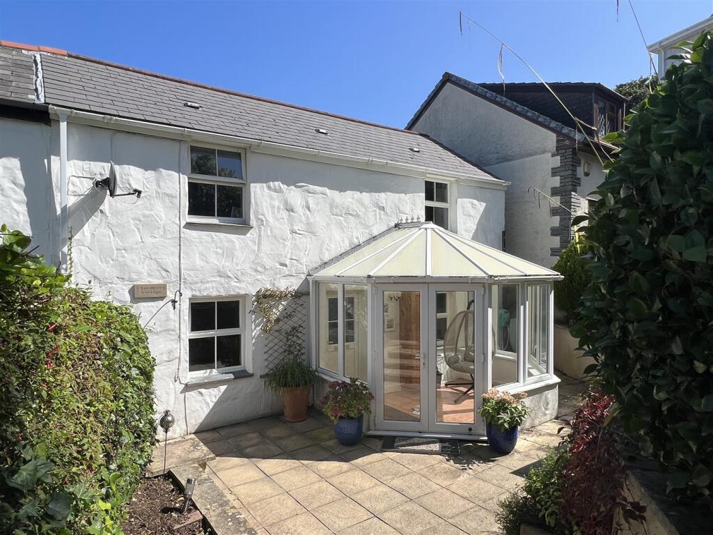 3 bed Semi Detached for rent in Carlyon Bay. From May Whetter & Grose - St Austell 3 bed Semi Detached for rent in Carlyon Bay. From May Whetter & Grose - St Austell