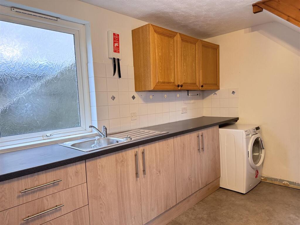 1 bed 1st Floor Flat for rent in St Austell. From May Whetter & Grose - St Austell