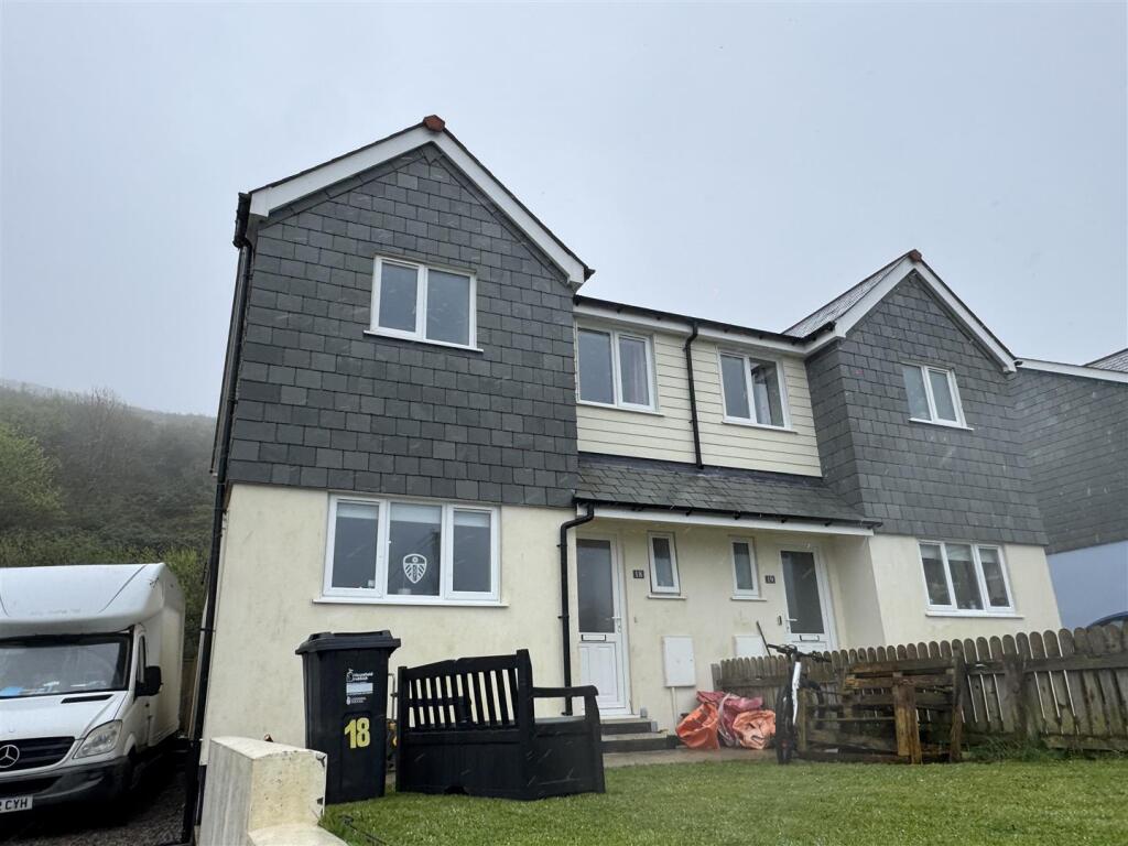 3 bed Semi Detached for rent in Whitemoor. From May Whetter & Grose - St Austell 3 bed Semi Detached for rent in Whitemoor. From May Whetter & Grose - St Austell