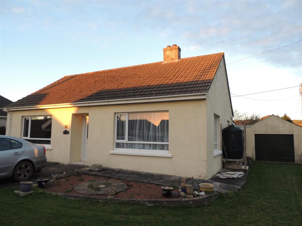 2 bed Detached bungalow for rent in Trewoon. From May Whetter & Grose - St Austell 2 bed Detached bungalow for rent in Trewoon. From May Whetter & Grose - St Austell