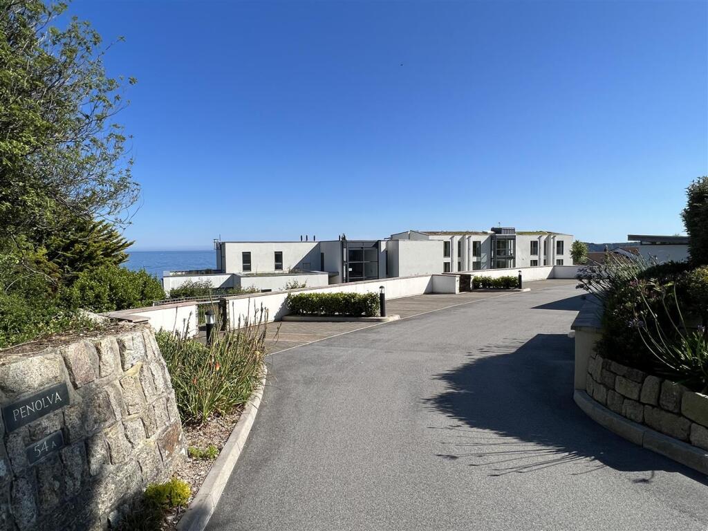 2 bed Apartment for rent in Carlyon Bay. From May Whetter & Grose - St Austell 2 bed Apartment for rent in Carlyon Bay. From May Whetter & Grose - St Austell