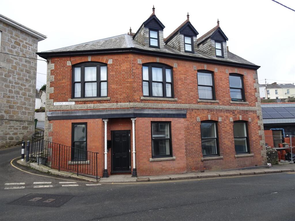 1 bed 1st Floor Flat for rent in St Blazey. From May Whetter & Grose - St Austell 1 bed 1st Floor Flat for rent in St Blazey. From May Whetter & Grose - St Austell