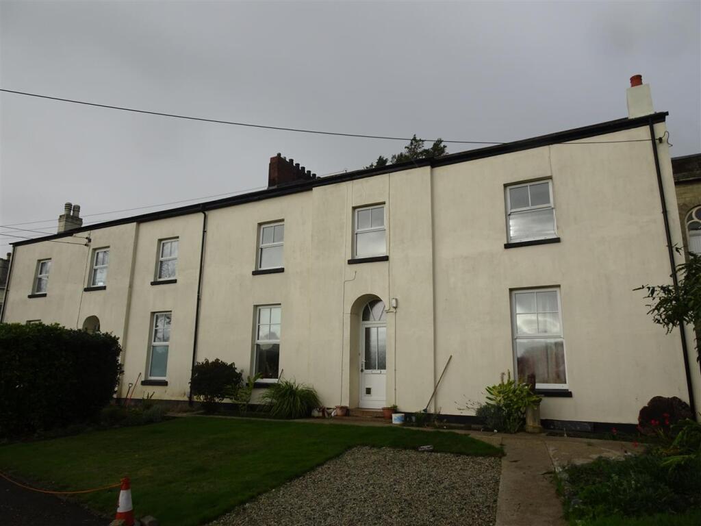 3 bed 1st Floor Flat for rent in St Austell. From May Whetter & Grose - St Austell 3 bed 1st Floor Flat for rent in St Austell. From May Whetter & Grose - St Austell