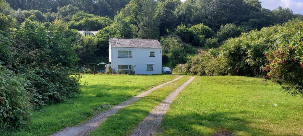 2 bed 1st Floor Flat for rent in London Apprentice. From May Whetter & Grose - St Austell