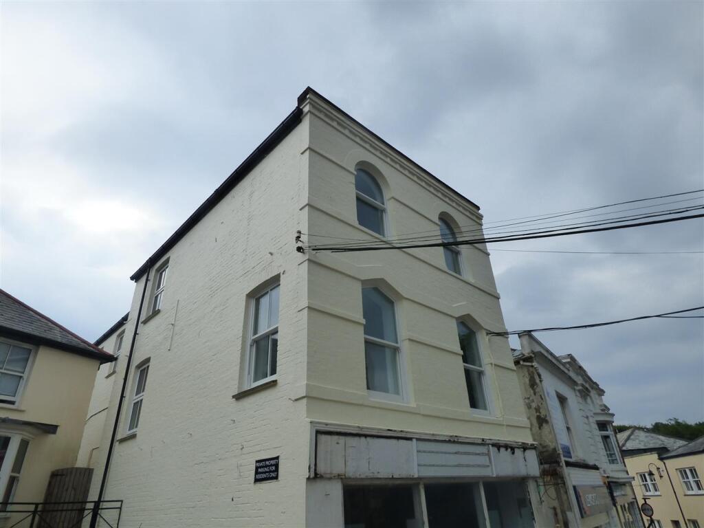 3 bed 1st Floor Flat for rent in St Austell. From May Whetter & Grose - St Austell 3 bed 1st Floor Flat for rent in St Austell. From May Whetter & Grose - St Austell
