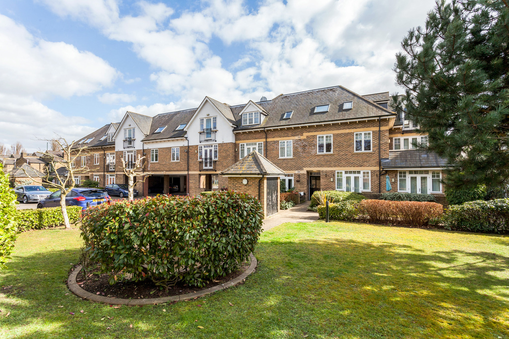 2 bed Apartment for rent in Kingston upon thames. From Carringtons Property