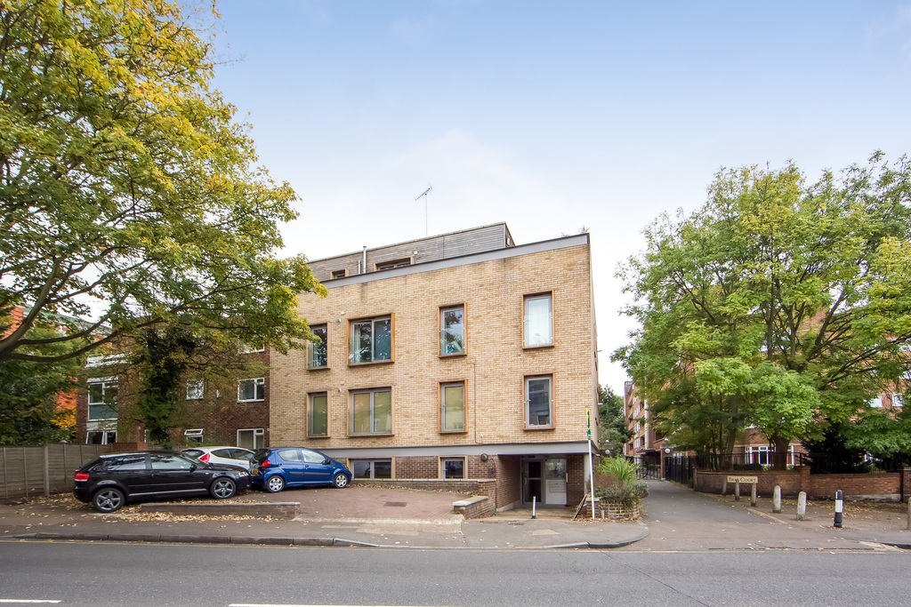 1 bed Ground Floor Flat for rent in Kingston upon Thames. From Carringtons Property