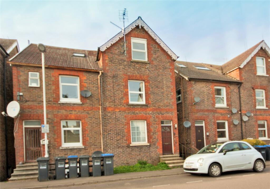 2 bed Apartment for rent in East Grinstead. From Mayhew Estates - Horley
