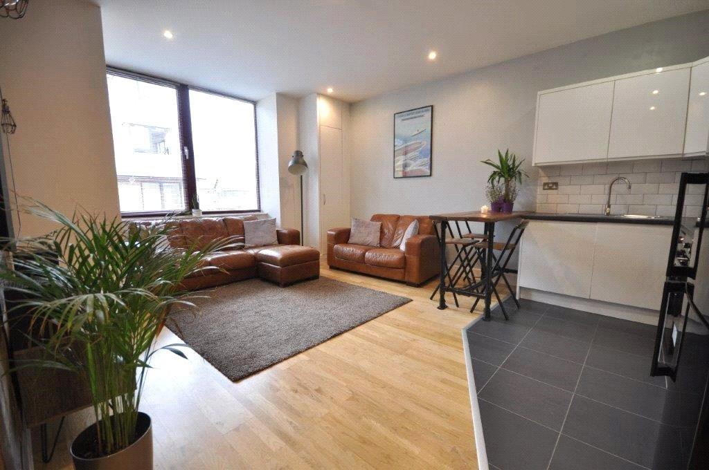 2 bed Apartment for rent in Horley. From Mayhew Estates - Horley