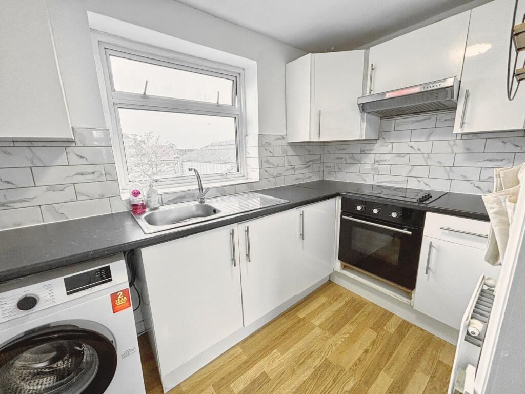 2 bed Apartment for rent in Horley. From Mayhew Estates - Horley