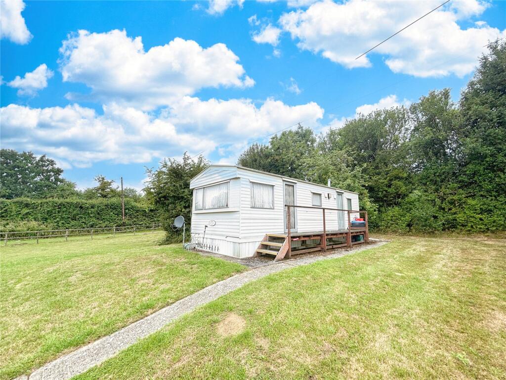 2 bed Detached for rent in Whitewood. From Mayhew Estates - Horley 2 bed Detached for rent in Whitewood. From Mayhew Estates - Horley