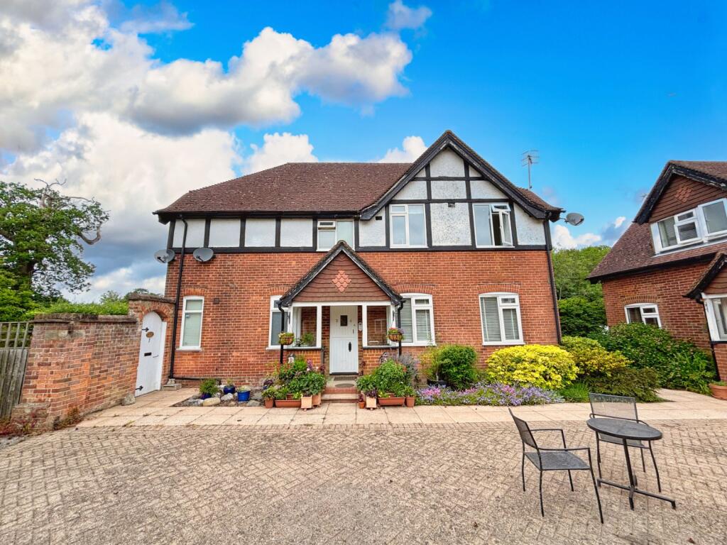 1 bed Apartment for rent in Hookwood. From Mayhew Estates - Horley
