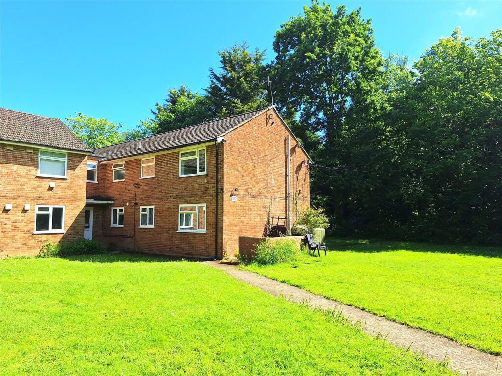 2 bed Apartment for rent in Shipley Bridge. From Mayhew Estates - Horley