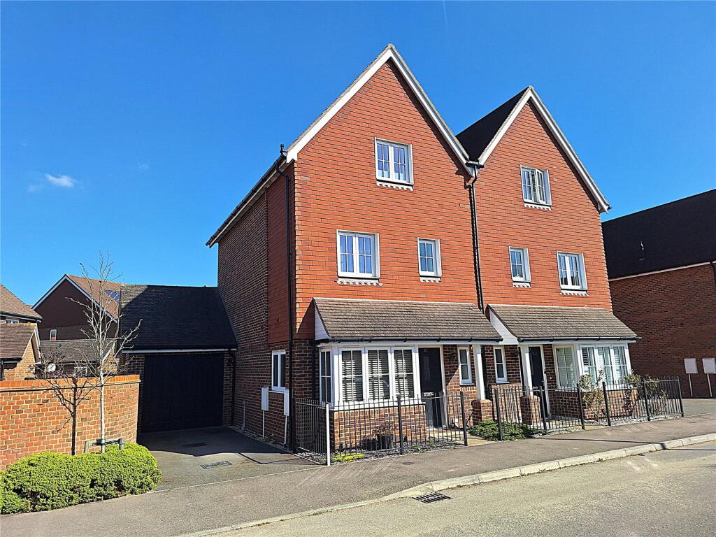 4 bed Semi Detached for rent in Horley. From Mayhew Estates - Horley