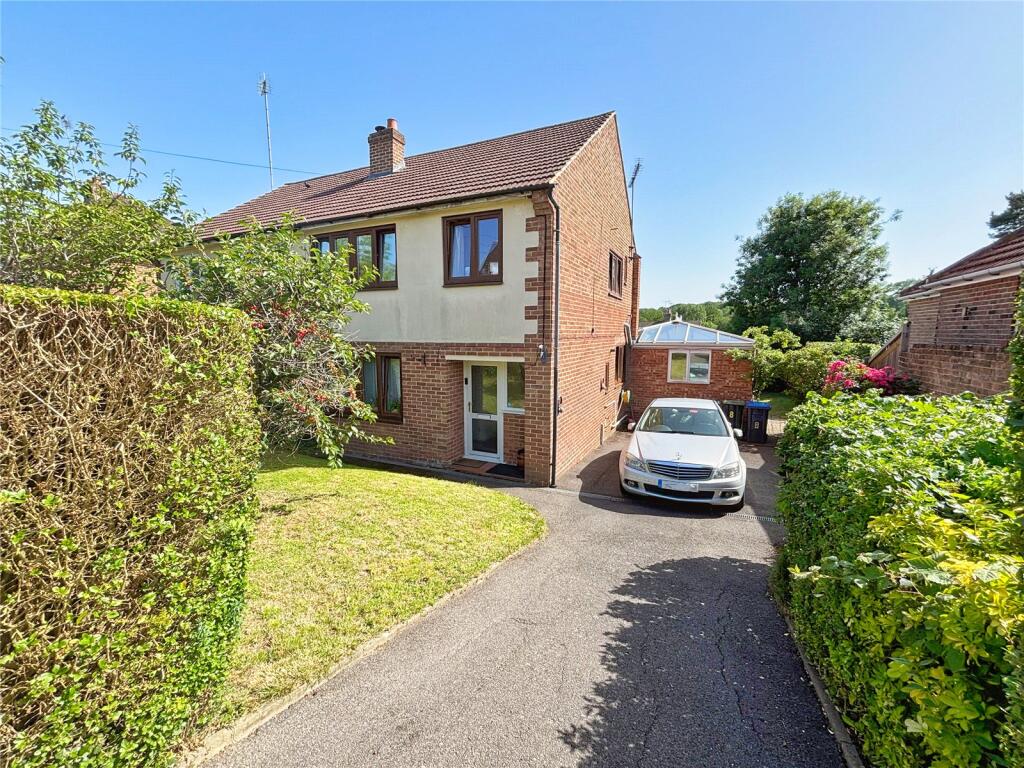 4 bed Semi Detached for rent in East Grinstead. From Mayhew Estates - Horley 4 bed Semi Detached for rent in East Grinstead. From Mayhew Estates - Horley