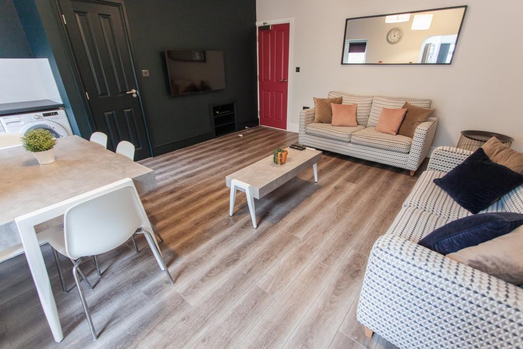 6 bed Mid Terraced House for rent in Liverpool. From MCR Move - Manchester