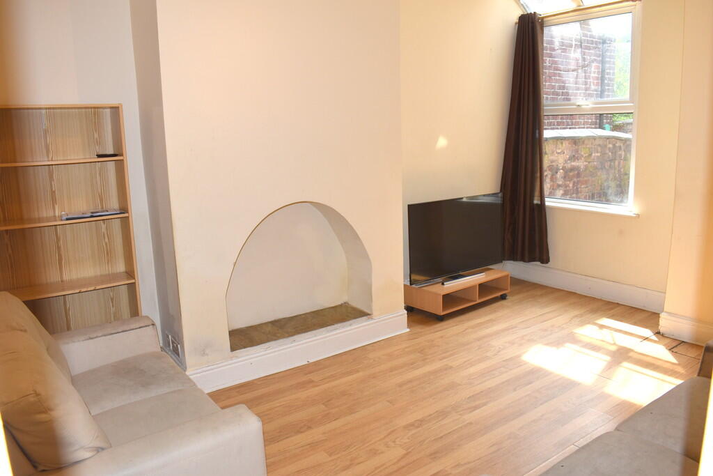 4 bed Mid Terraced House for rent in Manchester. From MCR Move - Manchester