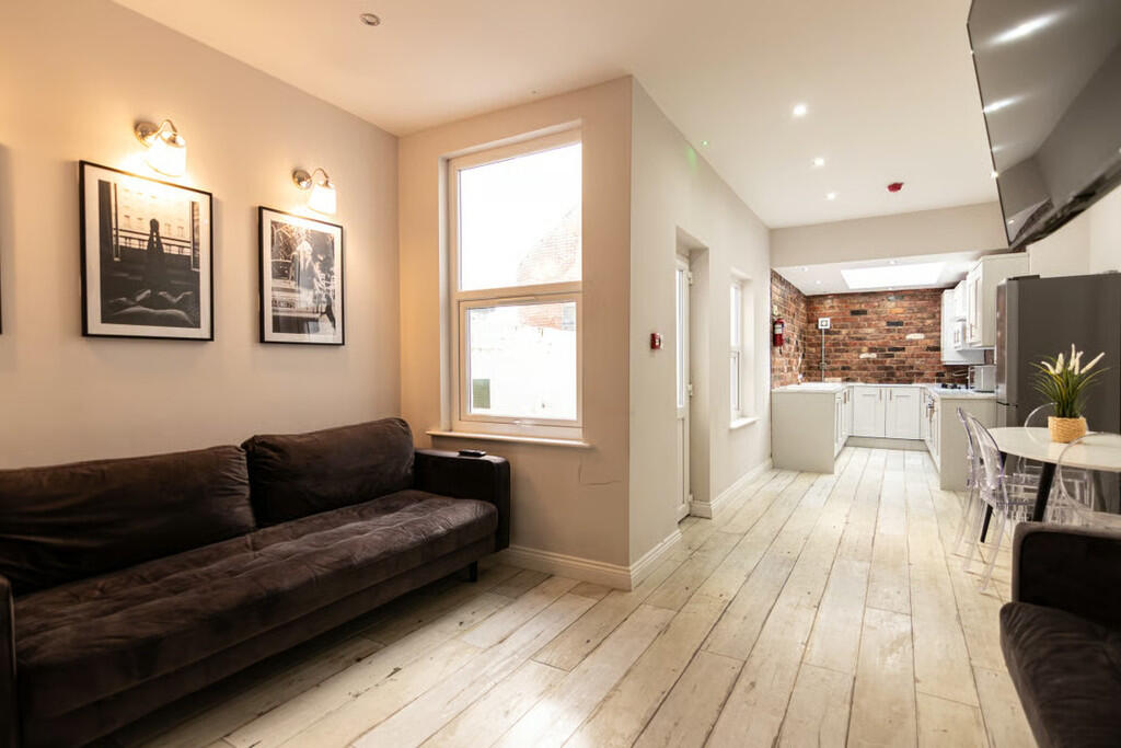 7 bed Mid Terraced House for rent in Liverpool. From MCR Move - Manchester 7 bed Mid Terraced House for rent in Liverpool. From MCR Move - Manchester