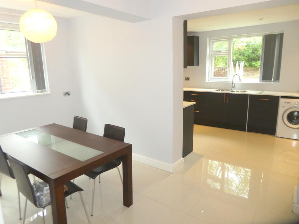 6 bed Semi Detached for rent in Manchester. From MCR Move - Manchester