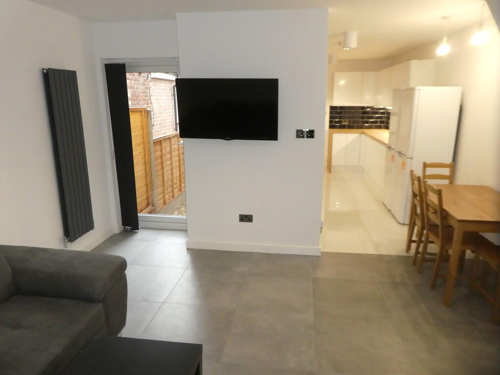 5 bed Mid Terraced House for rent in Manchester. From MCR Move - Manchester