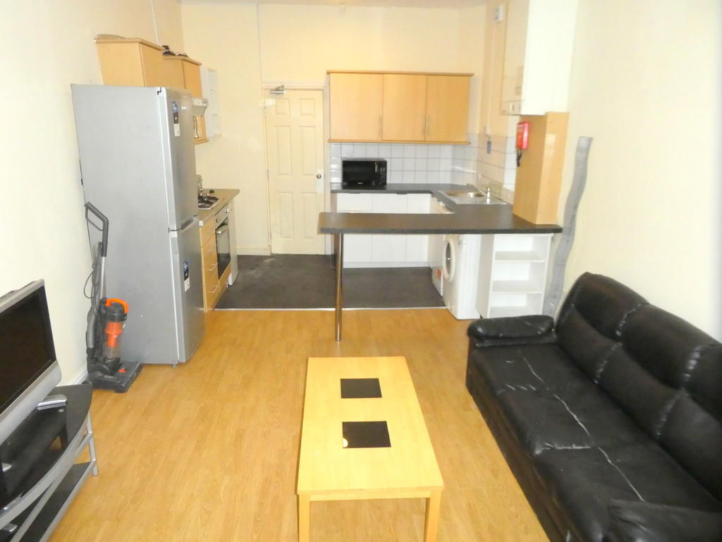 6 bed Mid Terraced House for rent in Manchester. From MCR Move - Manchester