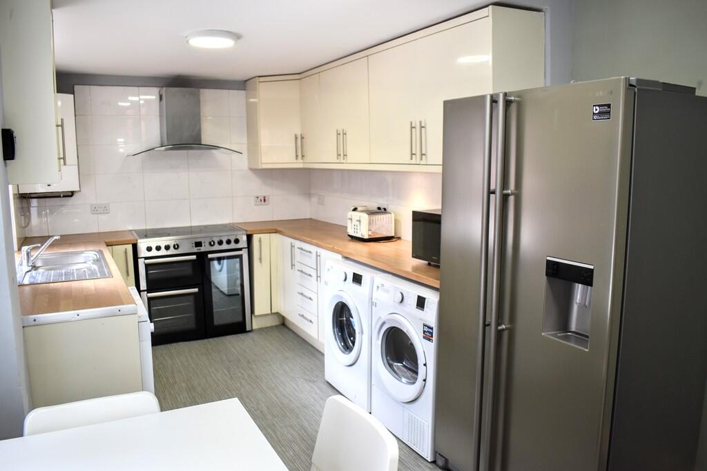 7 bed Mid Terraced House for rent in Manchester. From MCR Move - Manchester