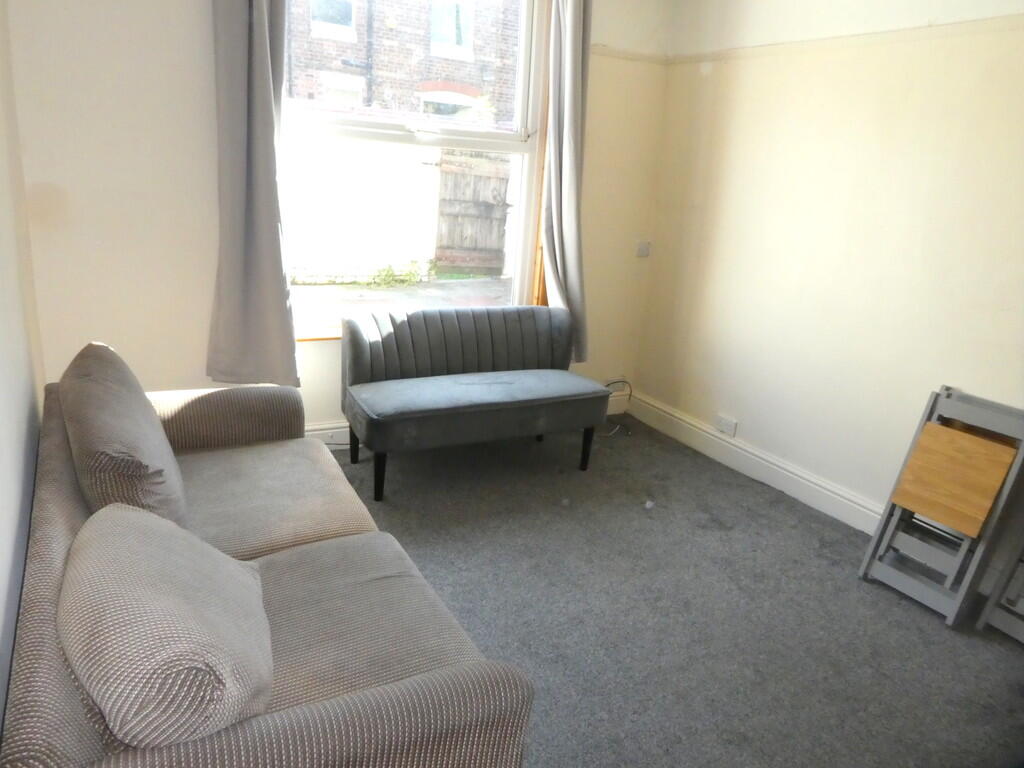2 bed Mid Terraced House for rent in Manchester. From MCR Move - Manchester