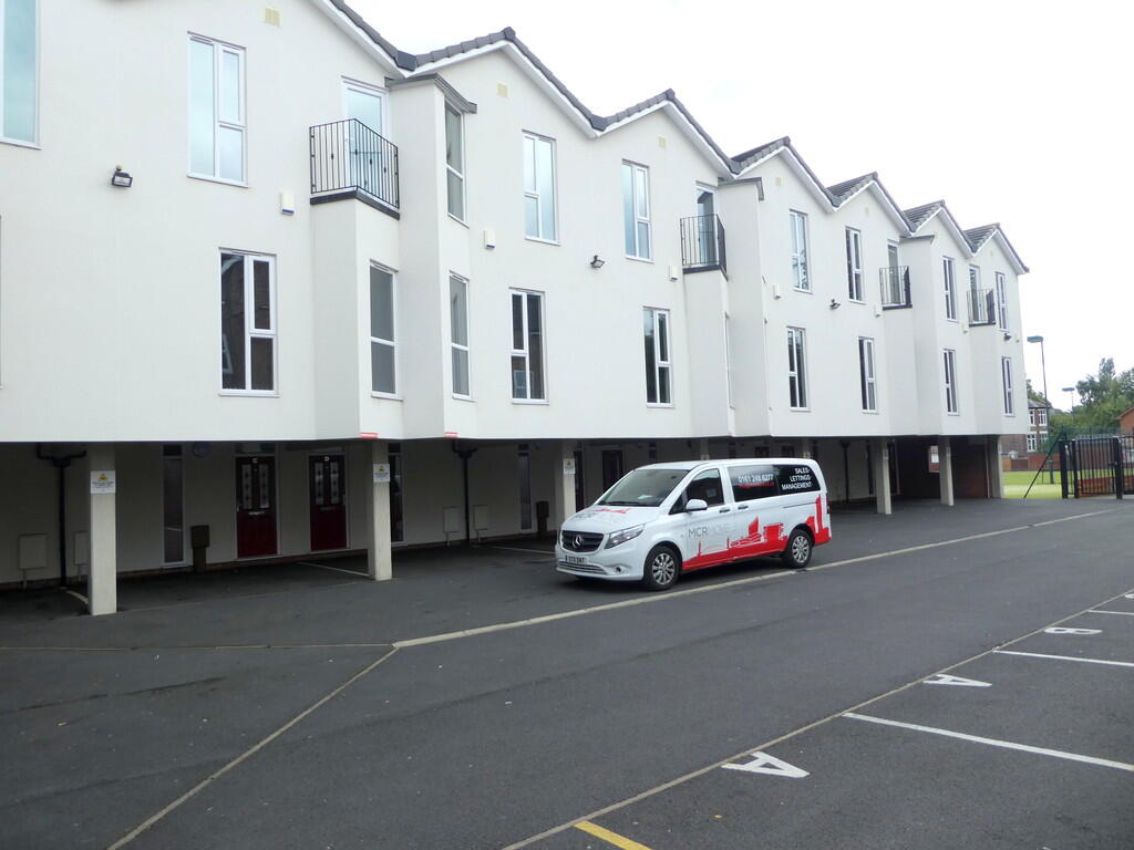 5 bed Town House for rent in Manchester. From MCR Move - Manchester