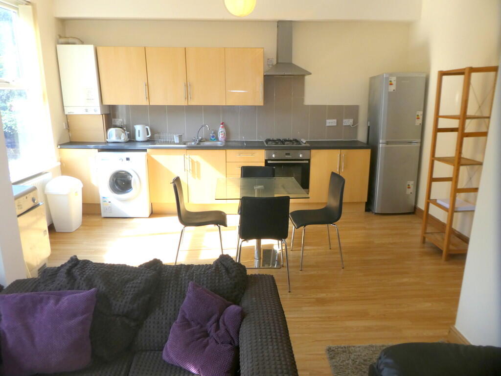 4 bed Apartment for rent in Gatley. From MCR Move - Manchester 4 bed Apartment for rent in Gatley. From MCR Move - Manchester