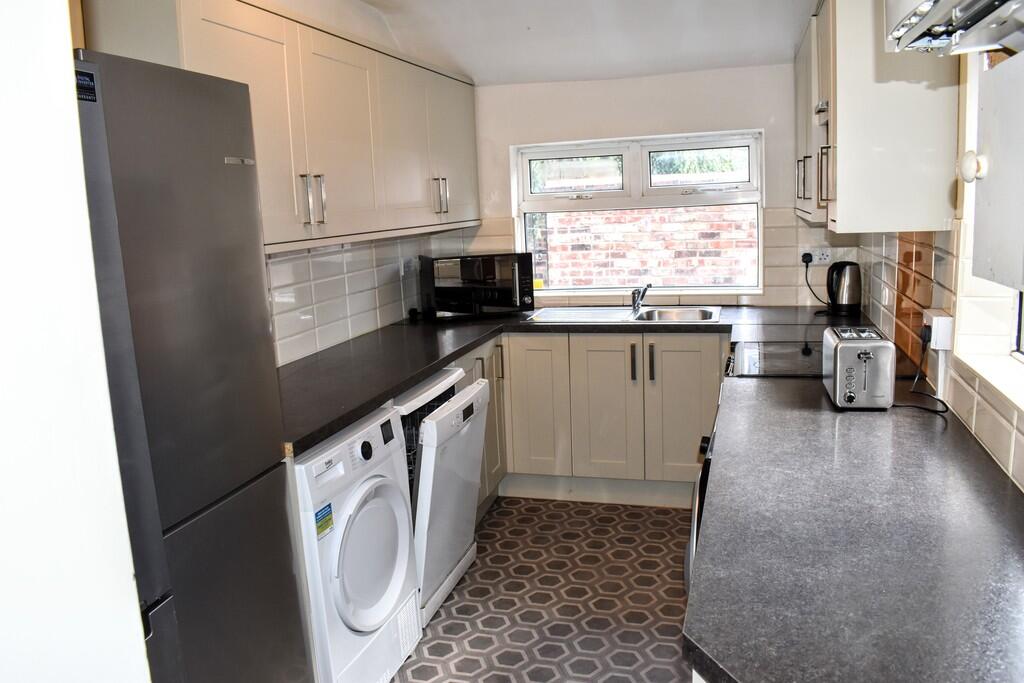5 bed Mid Terraced House for rent in Manchester. From MCR Move - Manchester