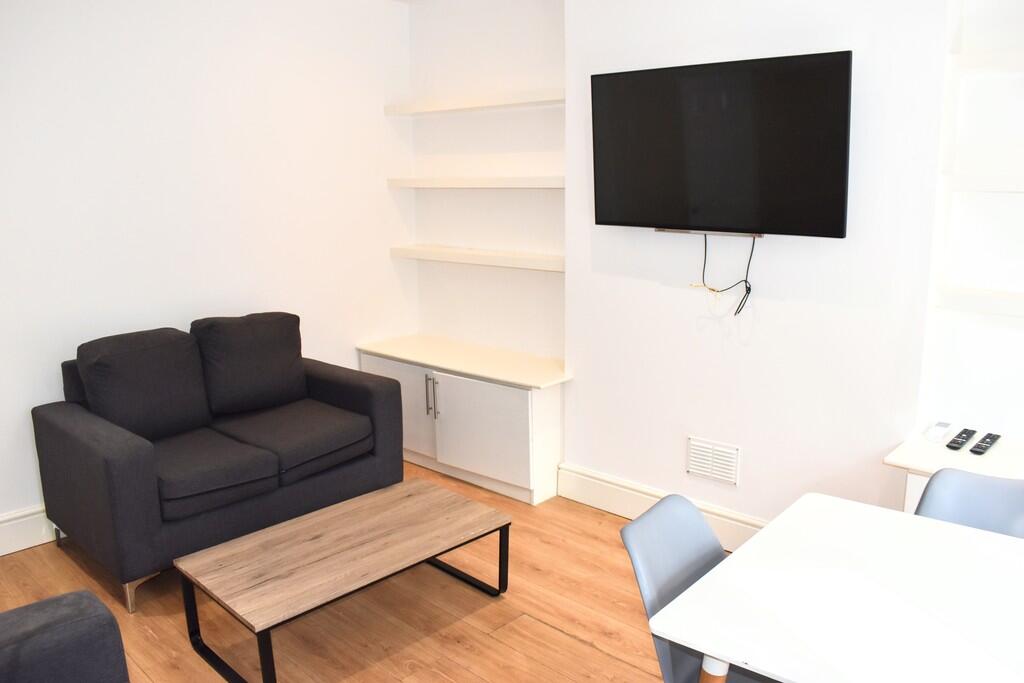 5 bed Mid Terraced House for rent in Manchester. From MCR Move - Manchester