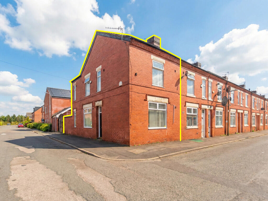 4 bed End of Terrace for rent in Charlestown. From MCR Move - Manchester