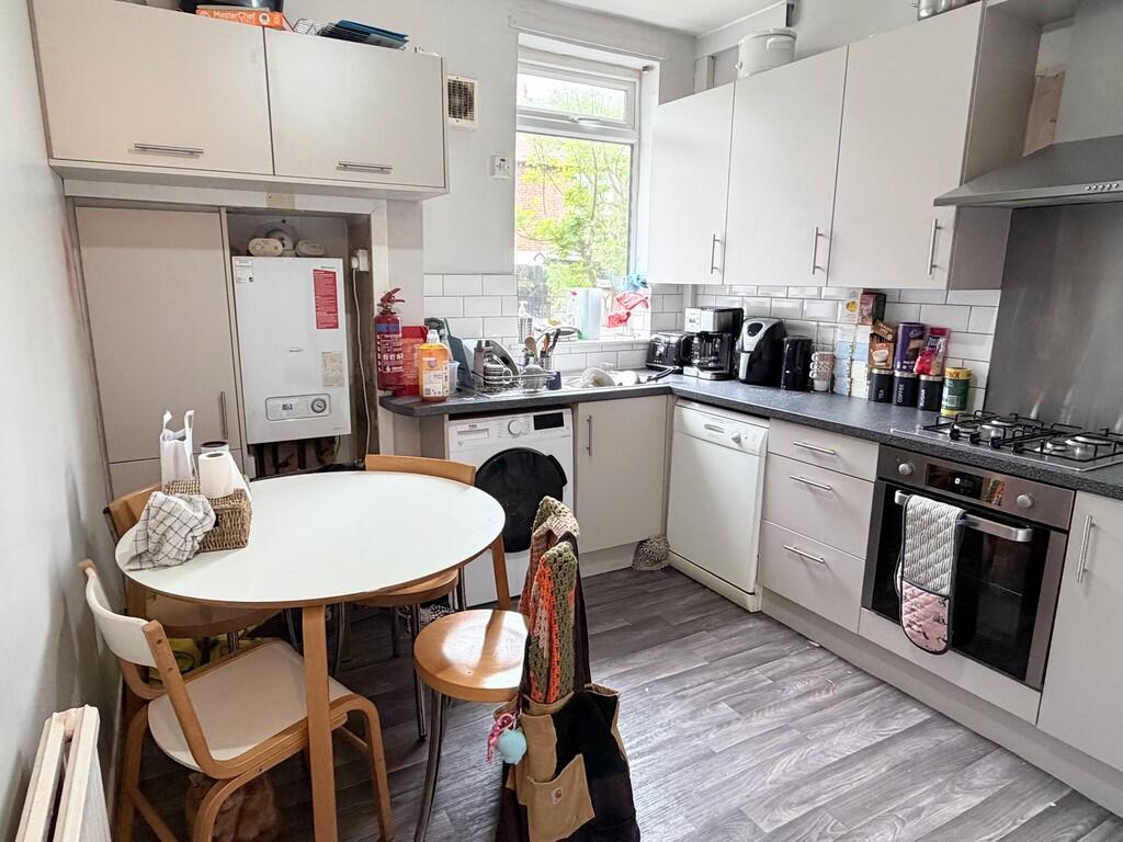 4 bed Mid Terraced House for rent in Stockport. From MCR Move - Manchester